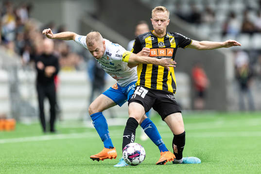 Värnamos Freddy Winsth och Häckens Tomas Olai Totland