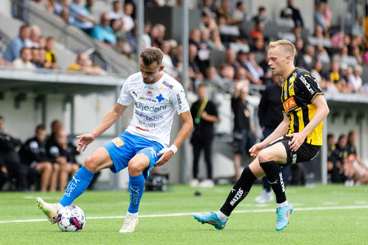 Värnamos Ajdin Zeljkovic och Häckens Tomas Totland