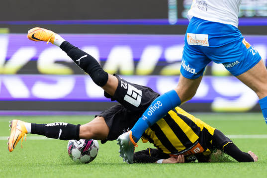 Häckens Tobias Sana faller