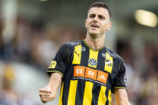 Häckens Alexander Jeremejeff jublar