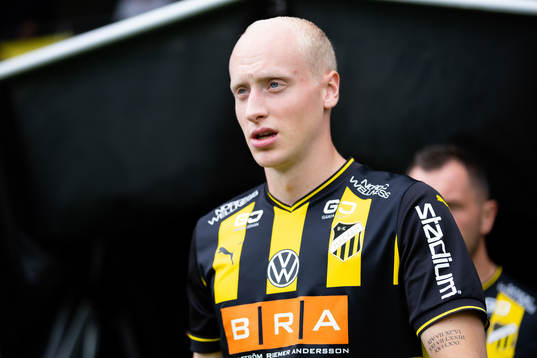 Häckens Valgeir Fridriksson på väg in för line up innan