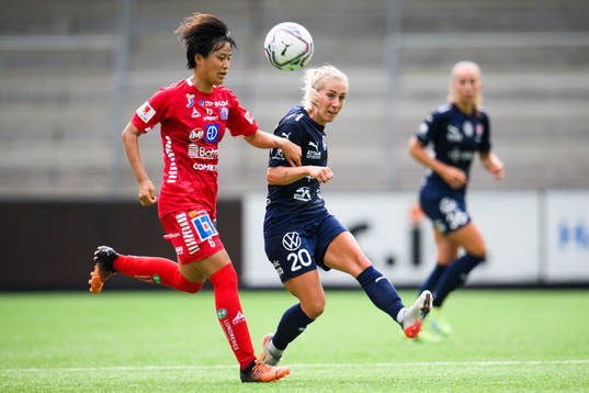 Linköpings Saori Takarada och FC Rosengårds Mia Persson