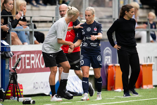 Rosengårds Mia Persson och assisterande tränare Caroline
