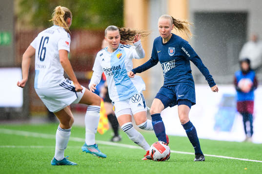 Djurgårdens Ebba Hed och Eskilstuna Uniteds Elin Rombing