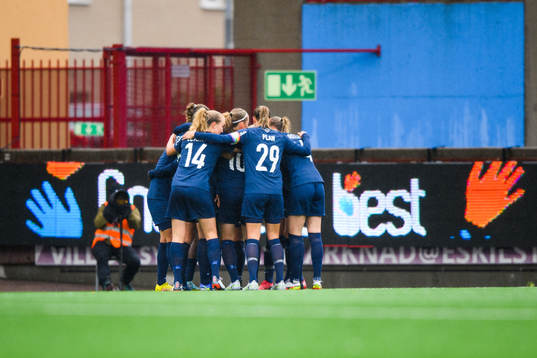 Eskilstuna Uniteds spelare jublar