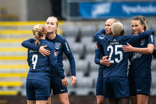 Eskilstuna Uniteds Mia Jalkerud, Noor Hoelsbrekken Eckhoff,