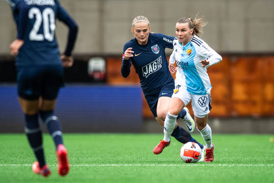 Eskilstuna Uniteds Paulina Nyström och Djurgårdens Ebba