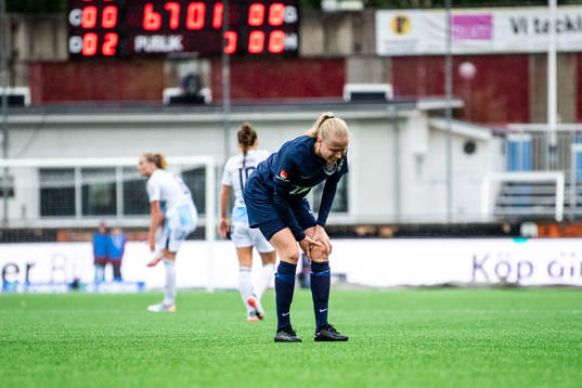 Eskilstuna Uniteds Elin Rombing har ont