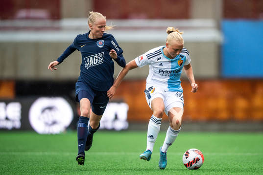 Eskilstuna Uniteds Elin Rombing och Djurgårdens Stinalisa