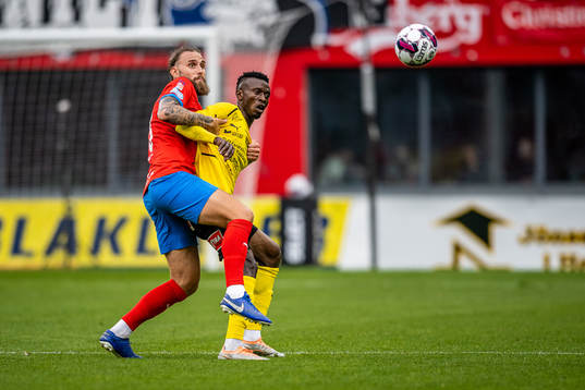 Helsingborgs Ali Suljic och Mjällbys Chibuike Silas Nwankwo