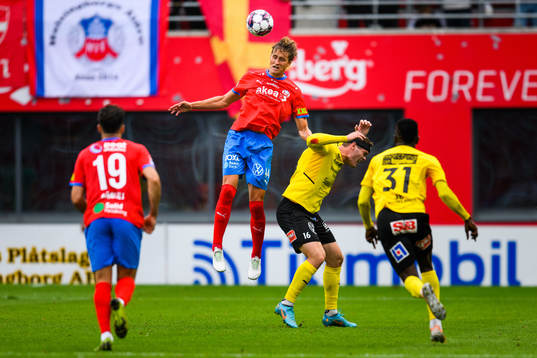 Helsingborgs Thomas Rogne och Mjällbys Jacob Bergström