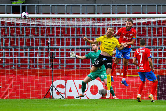 Mjällbys Herman Johansson och Helsingborgs Ali Suljic