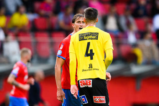 Helsingborgs Thomas Rogne och Mjällbys Noah Eile