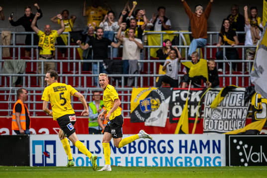 Mjällbys Herman Johansson jublar
