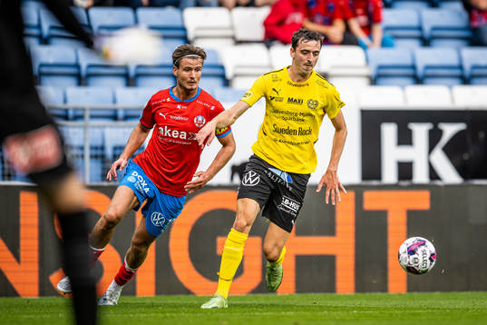 Helsingborgs Wilhelm Loeper och Mjällbys Jetmir Haliti