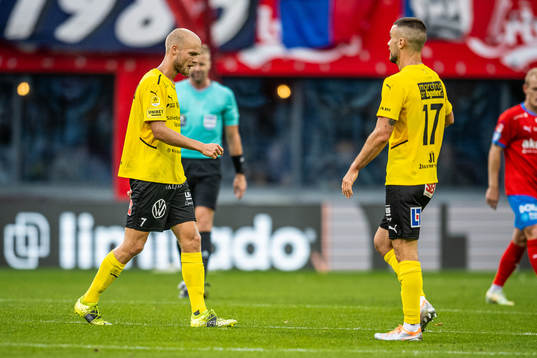 Mjällbys Viktor Gustafson och Carlos Moros Gracia deppar