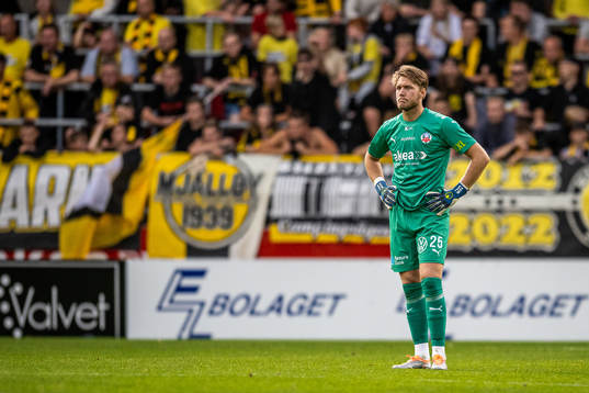 Helsingborgs målvakt Kalle Joelsson deppar