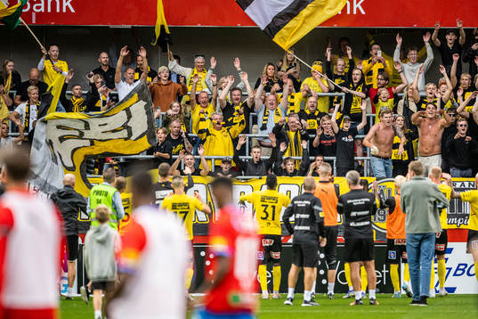 Mjällbys spelare tackar publiken