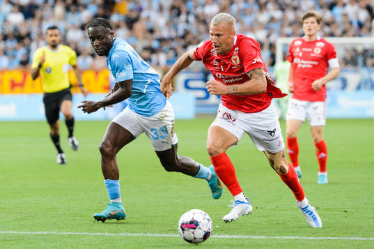 Malmö FFs Mohamed Buya Turay och Kalmars Rasmus Sjöstedt