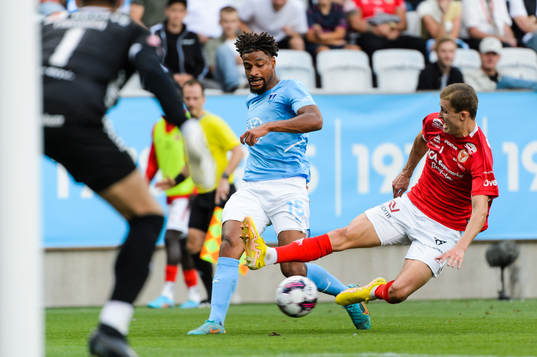 Malmö FFs Joseph Ceesay och Kalmars David Kristjan Olafsson
