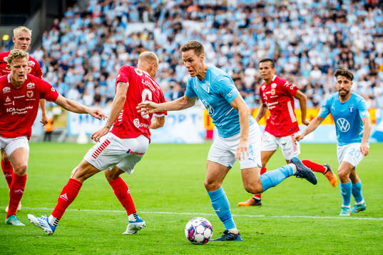 Malmö FFs Niklas Moisander mot Kalmars Rasmus Sjöstedt