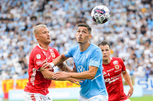 Kalmars Rasmus Sjöstedt och Malmö FFs Dennis Hadzikadunic