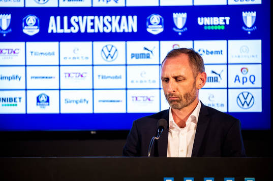 Malmö FFs tränare Andreas Georgson på en presskonferens