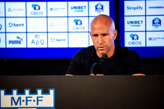 Kalmars tränare Henrik Rydström på en presskonferens