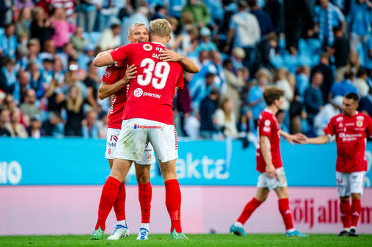 Kalmars Rasmus Sjöstedt och Lars Sætra jublar