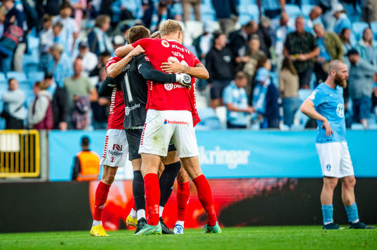 Kalmars spelare jublar