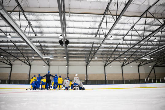 Players of Sweden at a practice session