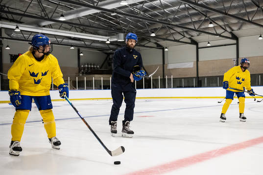 Ulf Lundberg, head coach of Sweden at a practice session