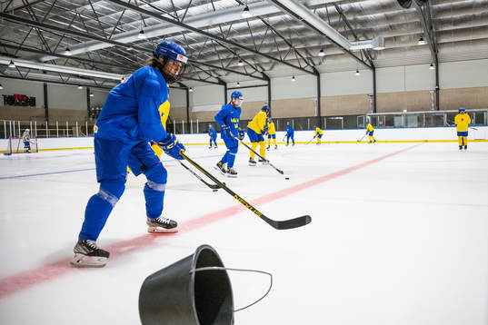 Anna Kjellbin and Ebba Berglund of Sweden at a practice