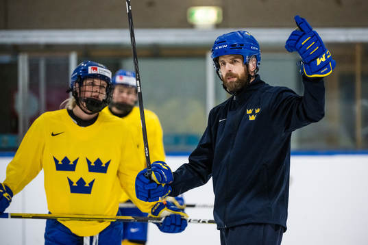 Ulf Lundberg, head coach of Sweden at a practice session