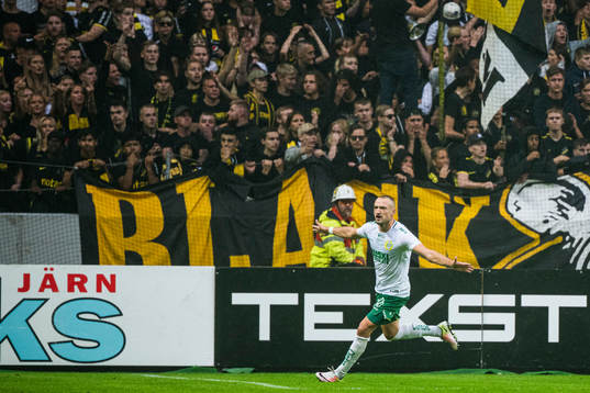 Hammarbys Veton Berisha jublar