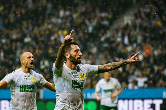 Hammarbys Nahir Besara jublar
