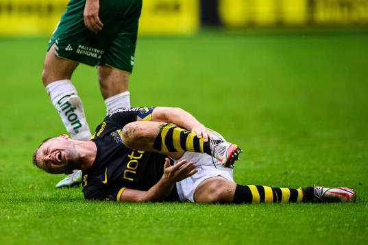 AIKs Sebastian Larsson har ont