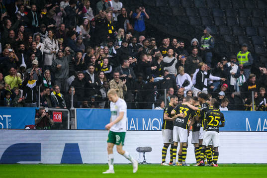 AIKs spelare jublar