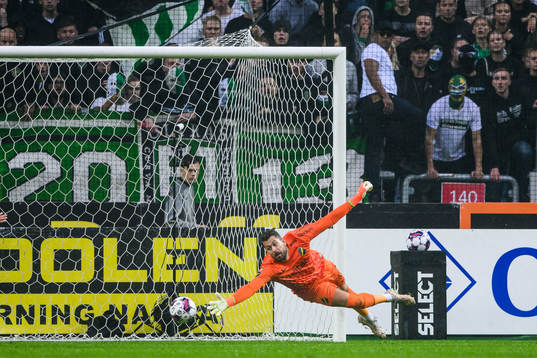AIKs målvakt Kristoffer Nordfeldt släpper in 1-1
