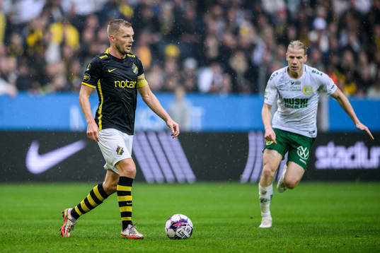 AIKs Sebastian Larsson och Hammarbys Gustav Ludwigson