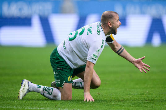 Hammarbys Darijan Bojanic reagerar