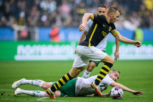 AIKs Sebastian Larsson och Hammarbys Darijan Bojanic