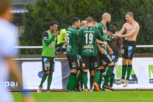 Varbergs spelare jublar
