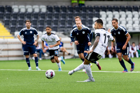 Örebros Jiloan Hamad gör 2-1 på straff