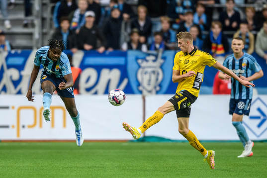 Djurgårdens Joel Asoro och Elfsborgs Alexander Bernhardsson