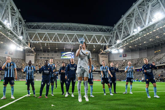 Djurgårdens målvakt Jacob Widell Zetterström jublar