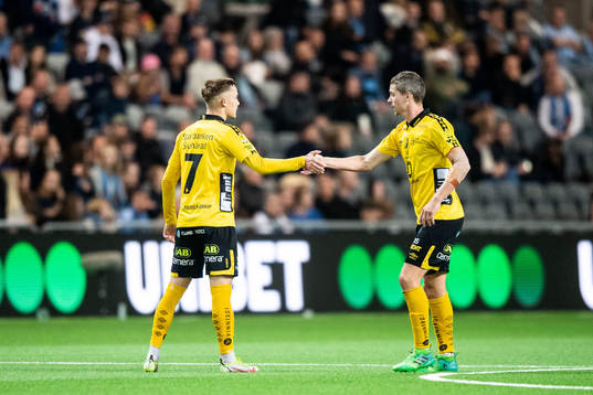 Elfsborgs Jacob Ondrejka och Andre Ibsen Rømer jublar