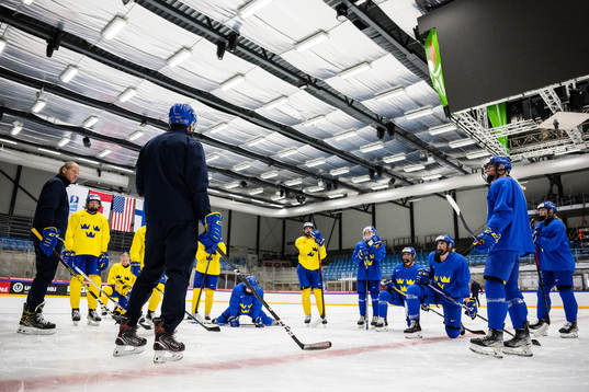Players of Sweden at a practice session