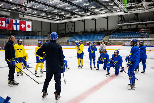 Players of Sweden at a practice session