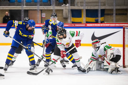 Sara Hjalmarsson and Olivia Carlsson of Sweden against